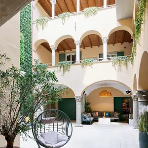 Lägenhet Rego - Boutique With Some Off-site In A Charming Historic District Close To Upper Town